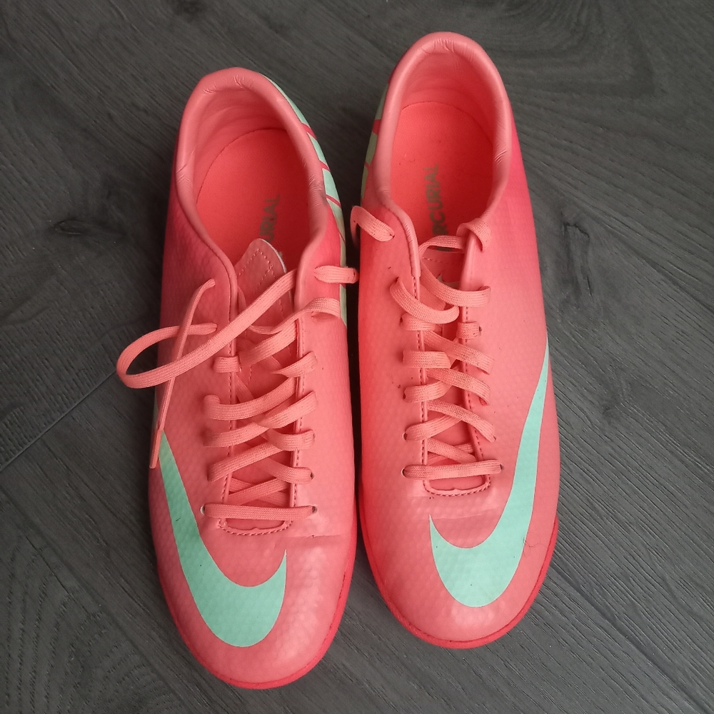 Running shoes
